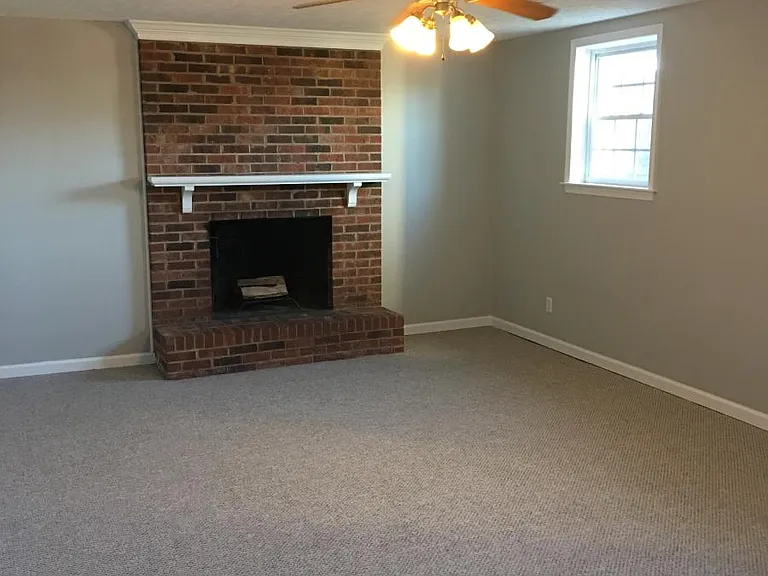 131 Bob Cir — Photo 9
