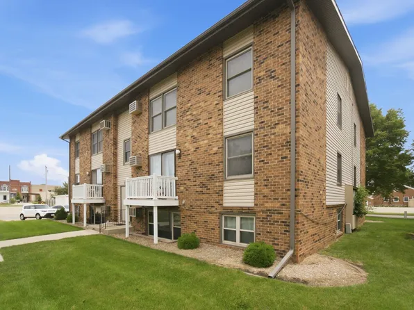 505 Chestnut St APT I, La Porte City, IA 50651