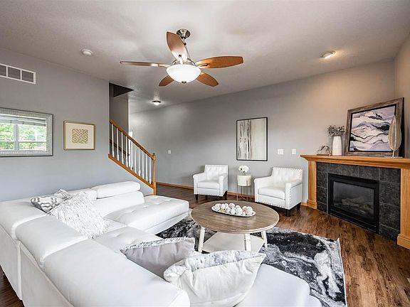 2nd image of 1550 Cook Cir