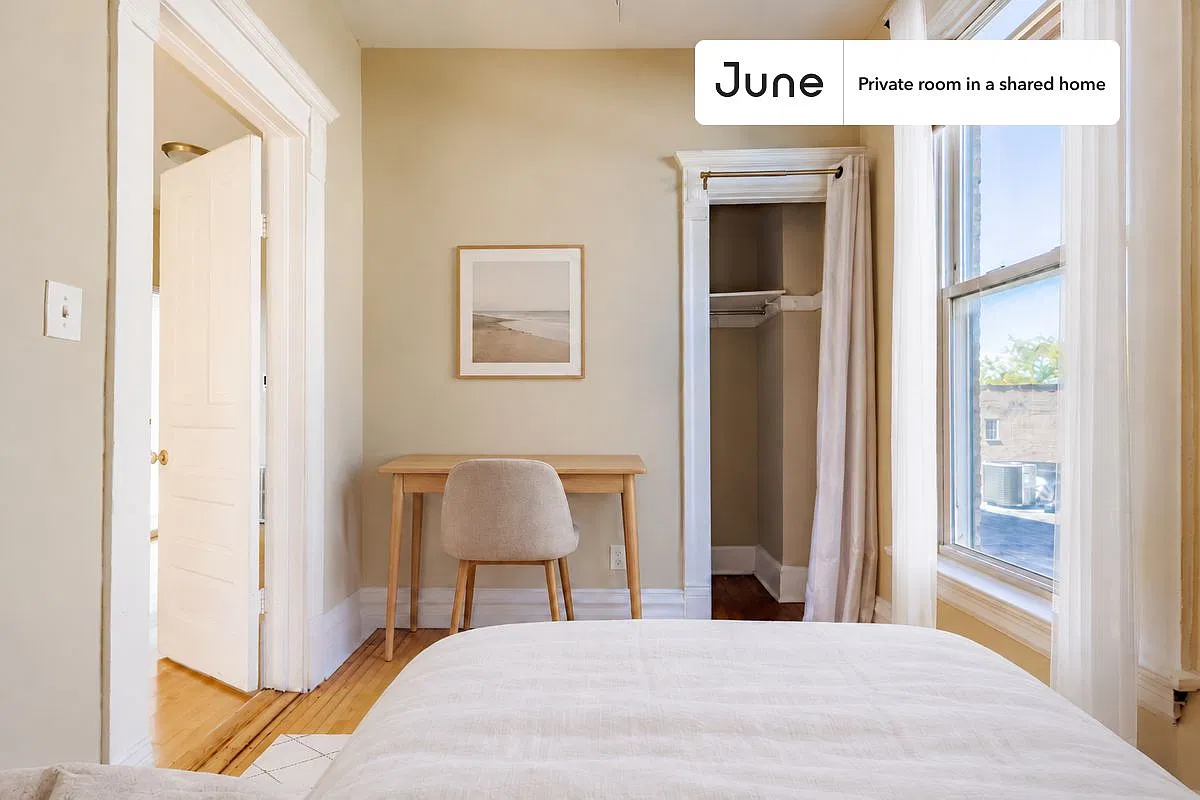 Full bedroom in 4 bed/2 bath home in Wicker Park #1534 C — Photo 1