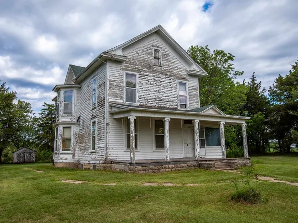 821 N Franklin St, Red Cloud, NE 68970
