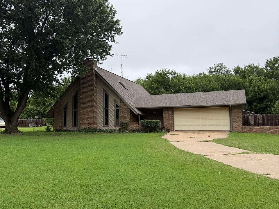 1st image of 713 Bryan Dr