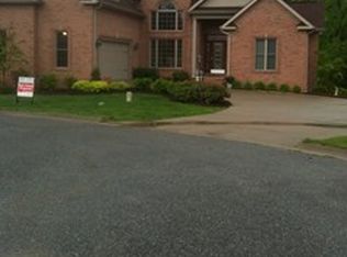 320 Cascade Dr, Paducah, KY 42003