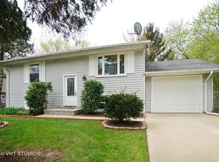 732 Springfield Dr, Roselle, IL 60172