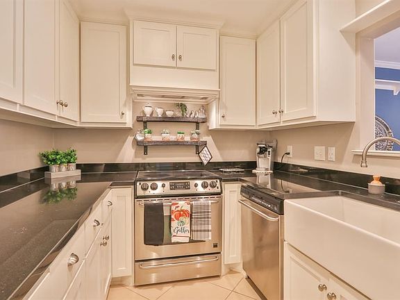 3rd image of 18216 Heritage Ln #8216