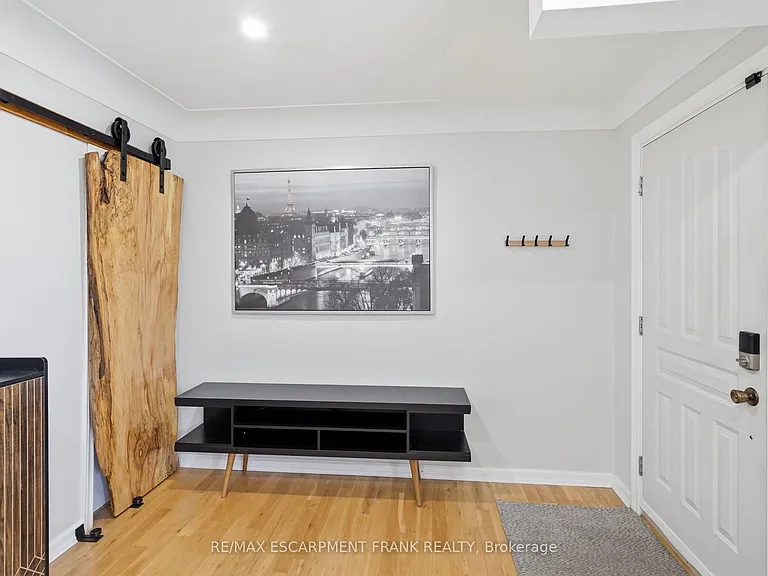 95 E 18th St #1 — Photo 11