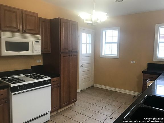 3rd image of 302 Shadwell Dr