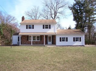 37 William Penn Dr, Stony Brook, NY 11790