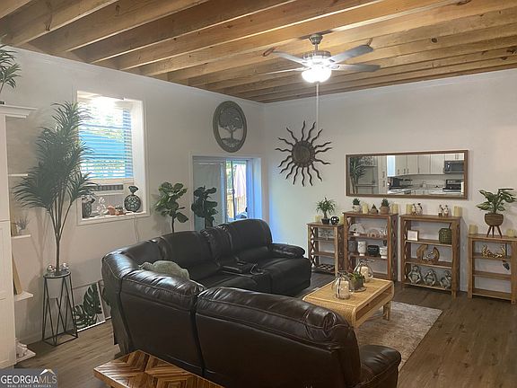 5th image of 200 Heath Rd