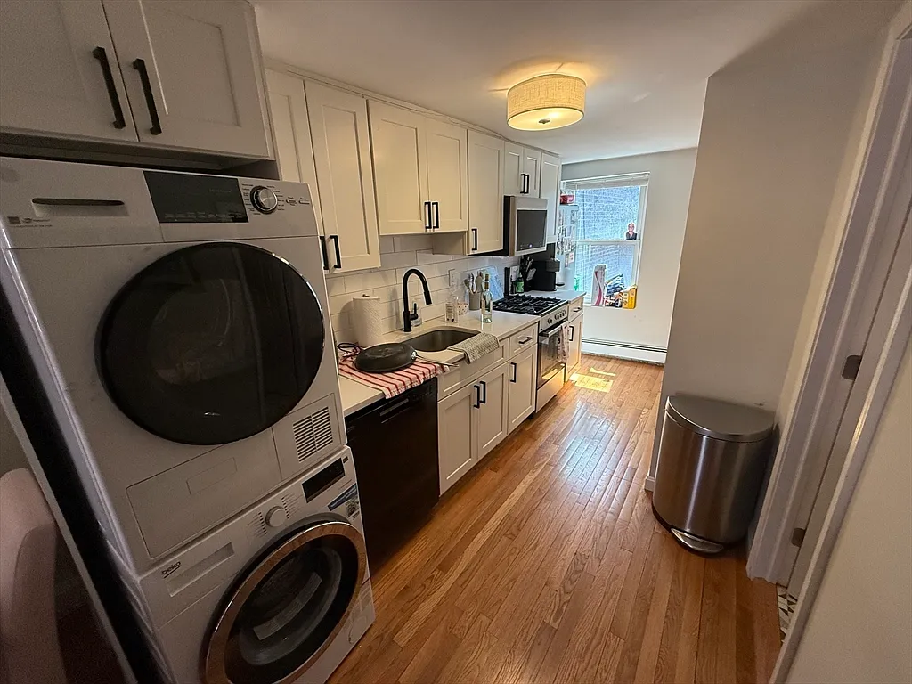 Building Photo - 204 Endicott St #3