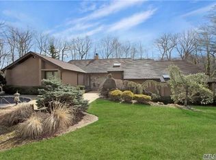 22 Brycewood Dr, Dix Hills, NY 11746