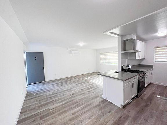 3rd image of 1001 E Villa St #2
