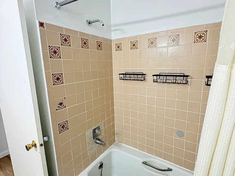 715 Frenchtown Rd — Photo 21