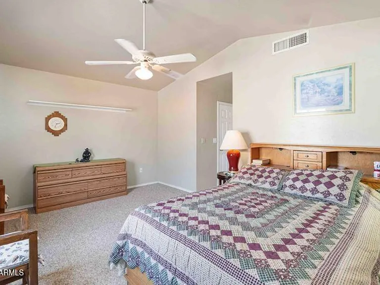 521 N Cobblestone St — Photo 14