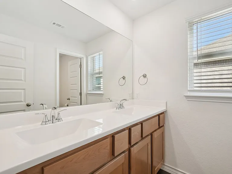 10833 Coppola — Photo 25