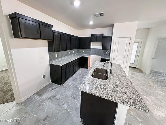 2nd image of 905 Larkhall Pl
