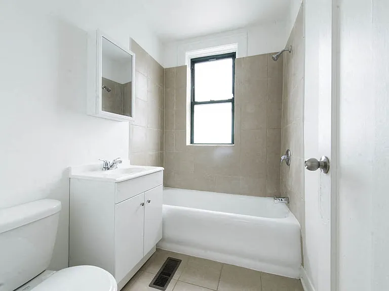 7201 S Calumet Ave — Photo 5