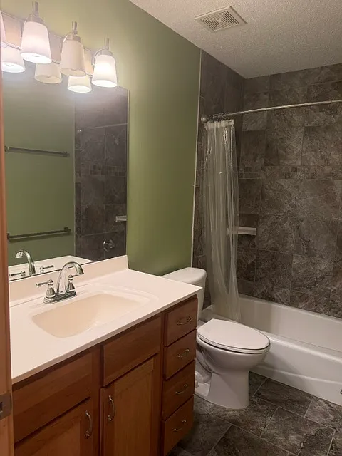 4 bed, 1900 sqft, $2,750 — Photo 4