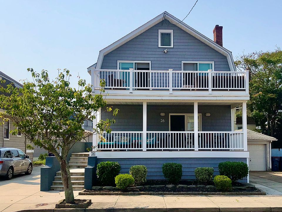Front Exterior view of house