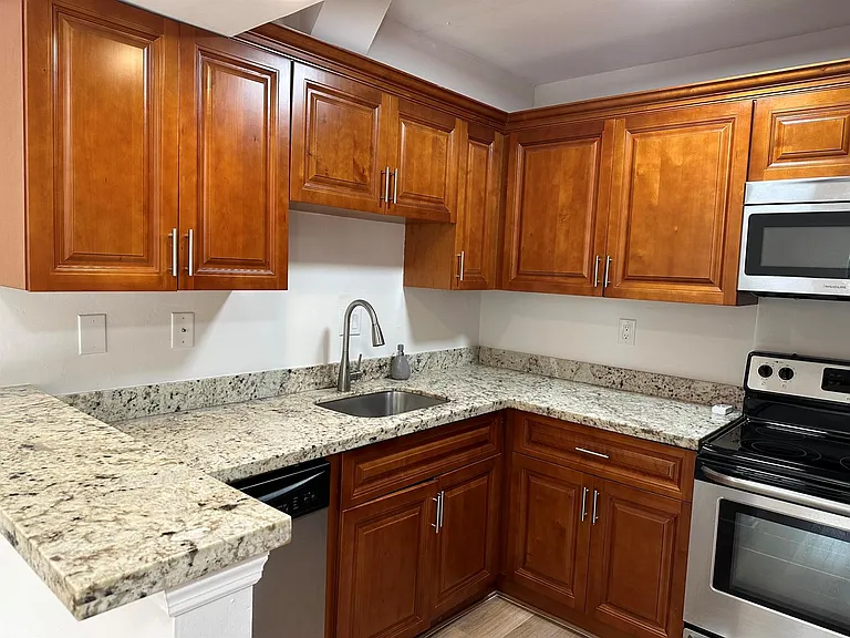 8074 Severn Dr — Photo 12