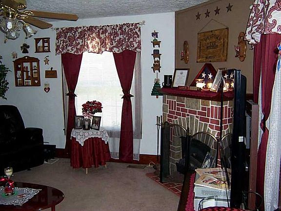 2nd image of 441 Gwynne St