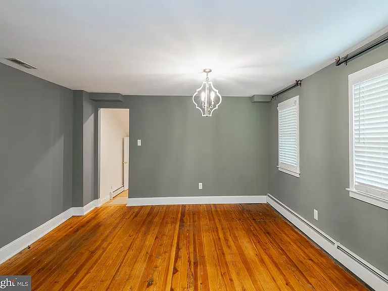 133 S Main St — Photo 5