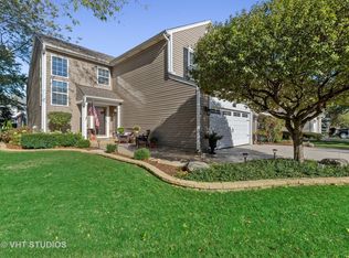 216 Lenox Ct, Grayslake, IL