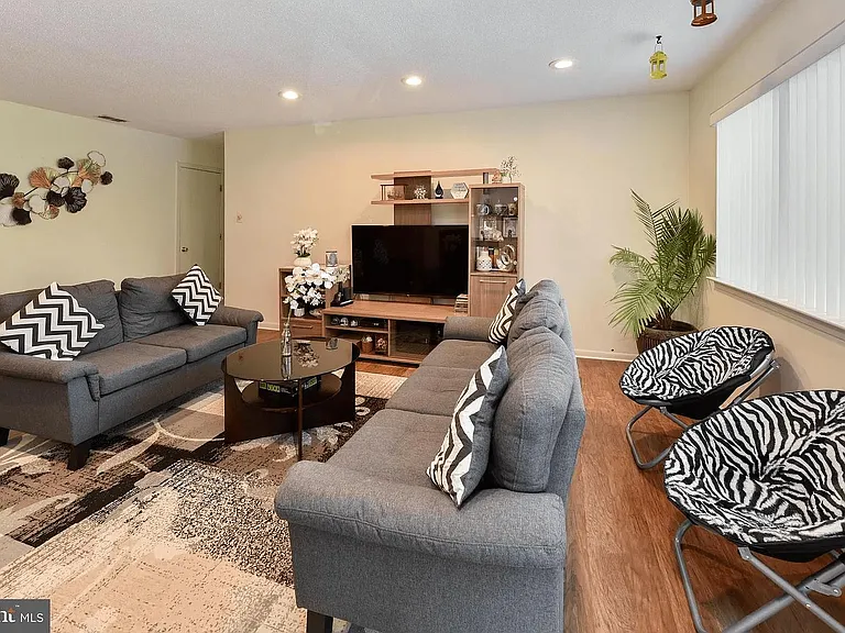 4 Wynwood Dr #14 — Photo 8