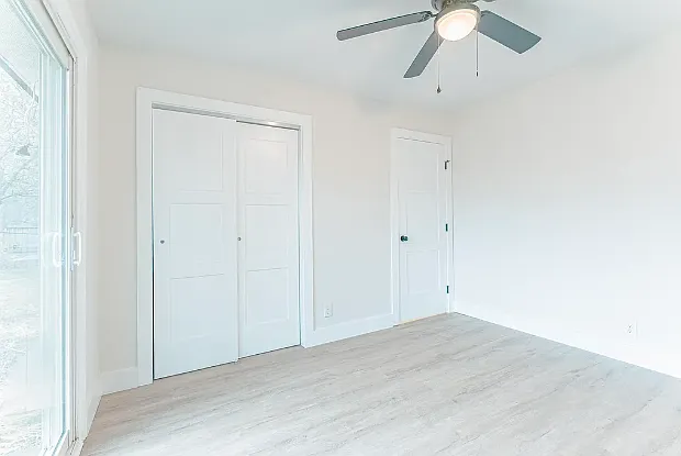 733 Roberta Dr — Photo 11