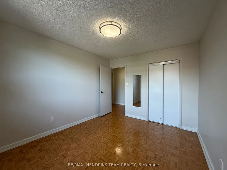 33 Leaside Dr #402 — Photo 6