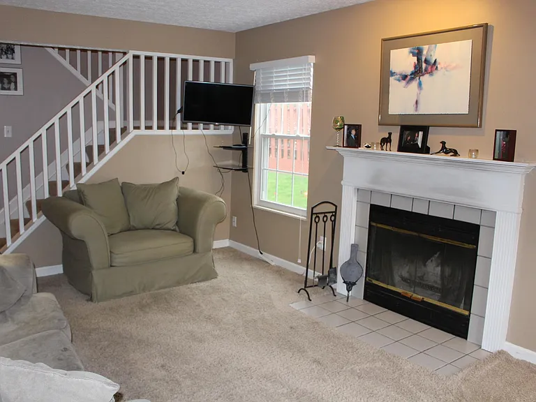 967 Philadelphia Dr — Photo 2
