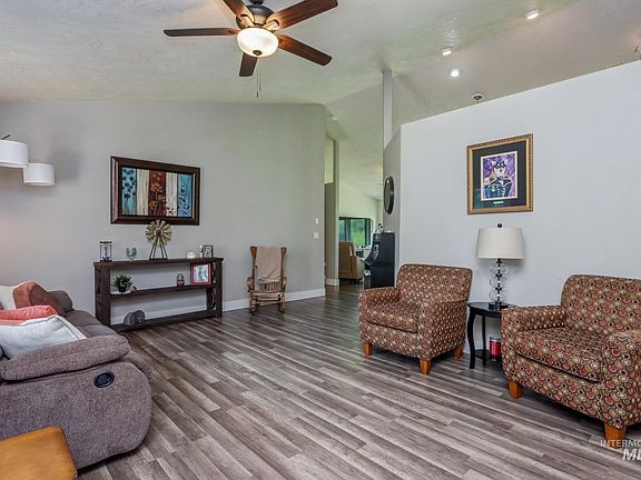 4th image of 2061 Shelley Dr