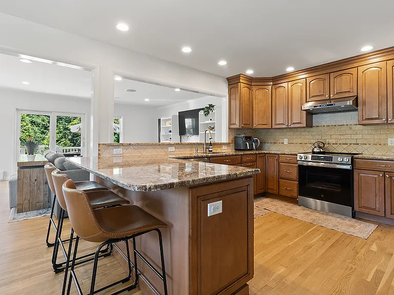 9 Deluca Dr — Photo 8