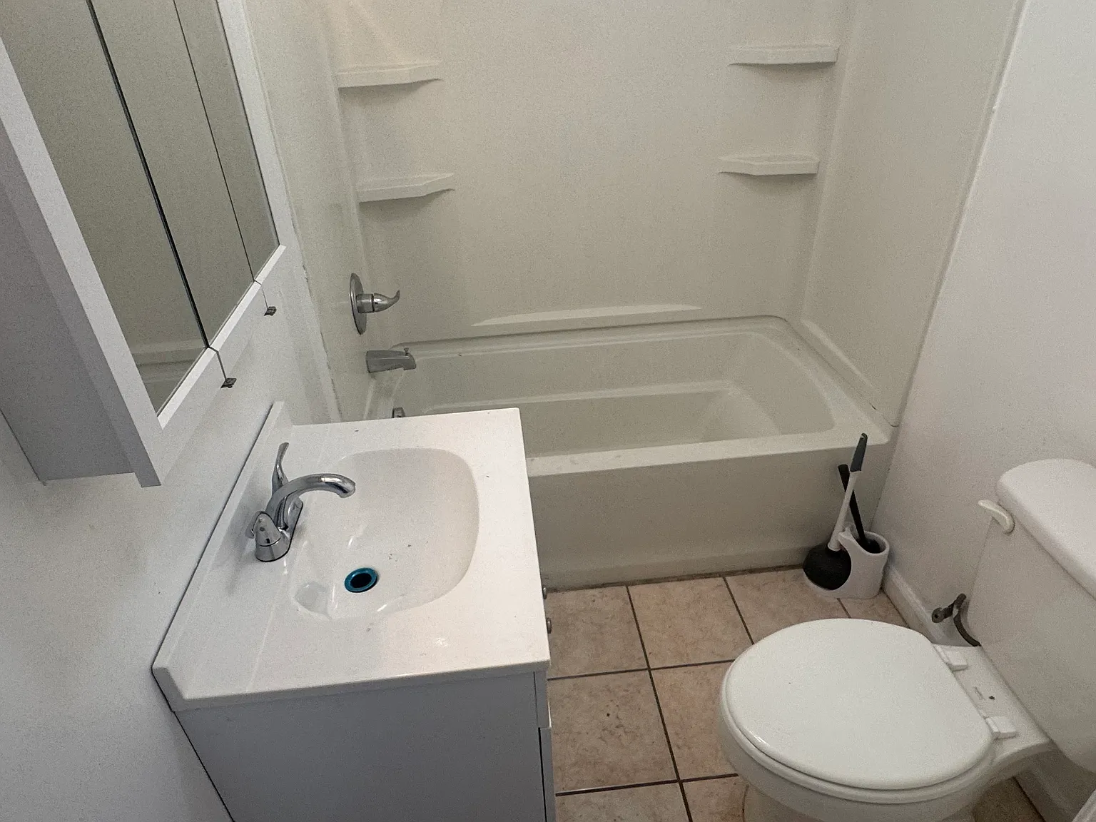 3 bed, $1,300 — Photo 4