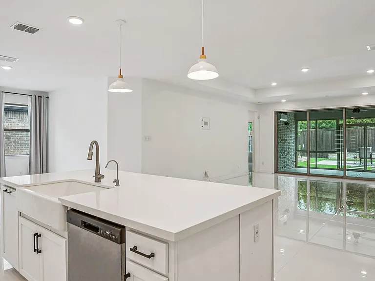 329 Magnolia St — Photo 16