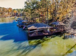 6885 Kingfisher Ct, Denver, NC 28037