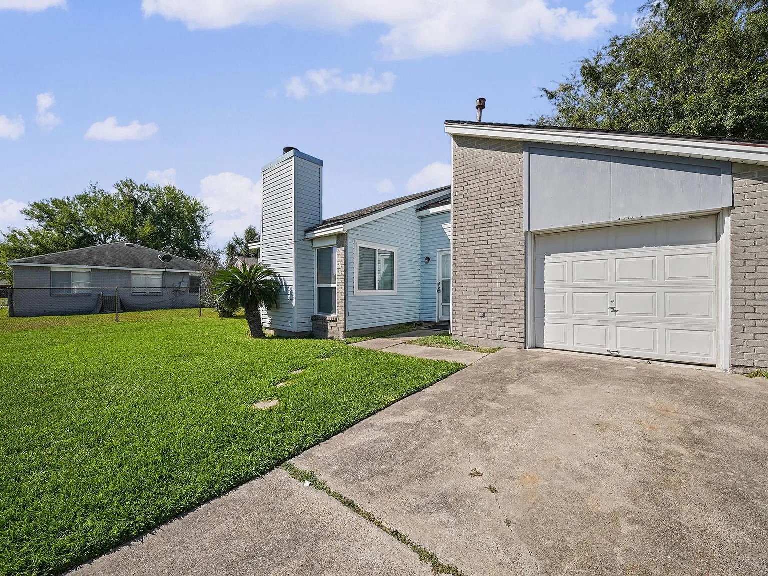 3 bed, 2.0 bath, 1004 sqft, $1,650 — Photo 2