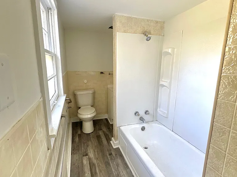 1254 Lewis St — Photo 4