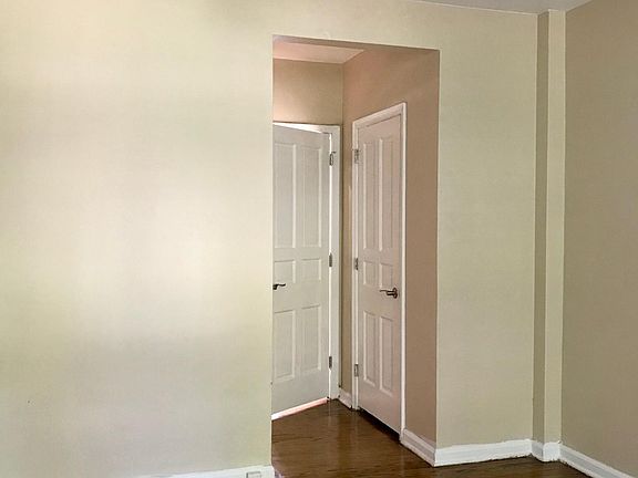 2nd image of 825 Iroquois St APT C2