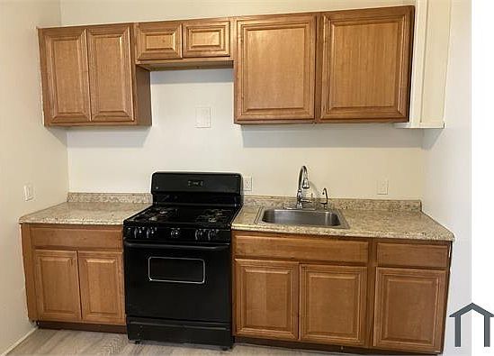 2nd image of 3814 N Delhi St