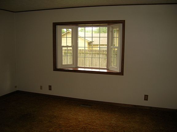 bay window in dining room