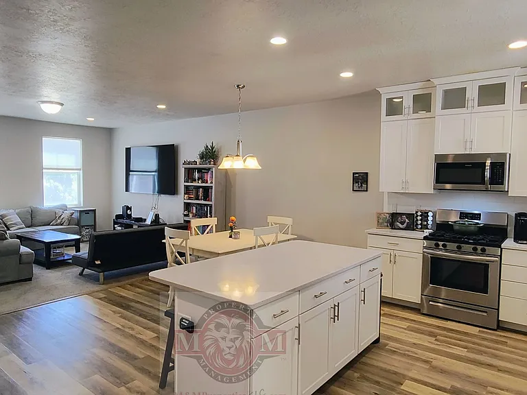 7887 S 5440 W — Photo 7