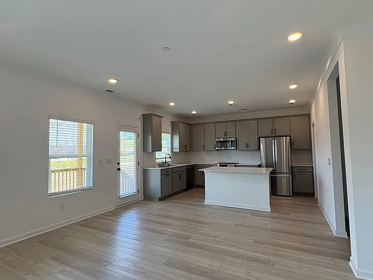 2942 Sharpstone Dr — Photo 7
