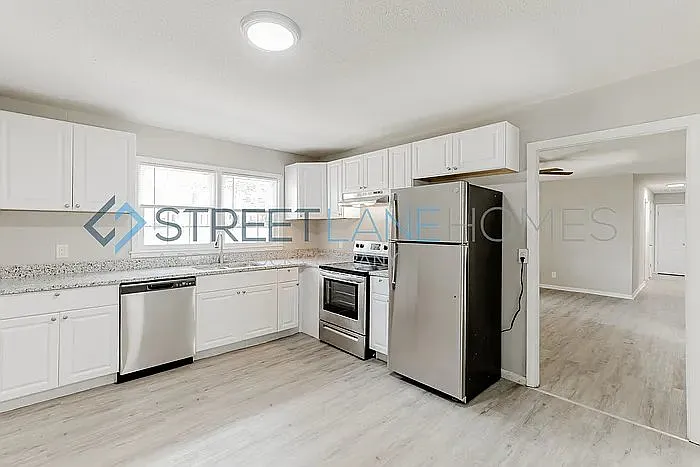 4 bed, 2.0 bath, 1469 sqft, $2,049 — Photo 3