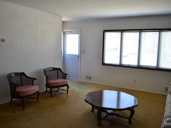 3rd image of 81 Paula Blvd