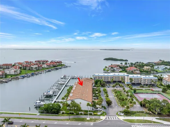117 Yacht Club Ln, Tierra Verde, FL 33715