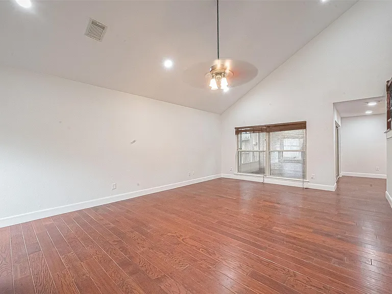 12127 Carriage Hill Dr — Photo 5