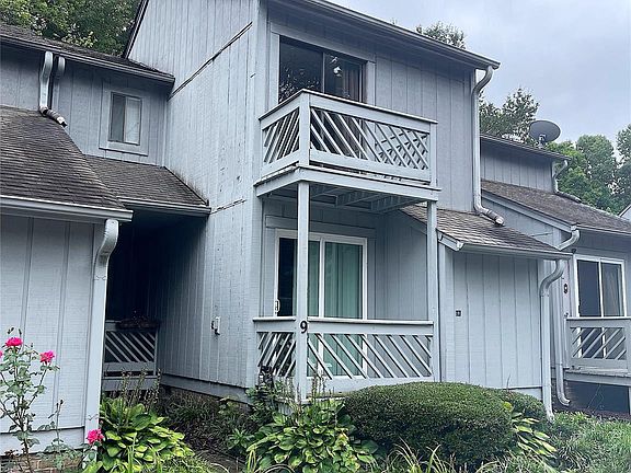 2nd image of 100 Willow Run Dr APT 9