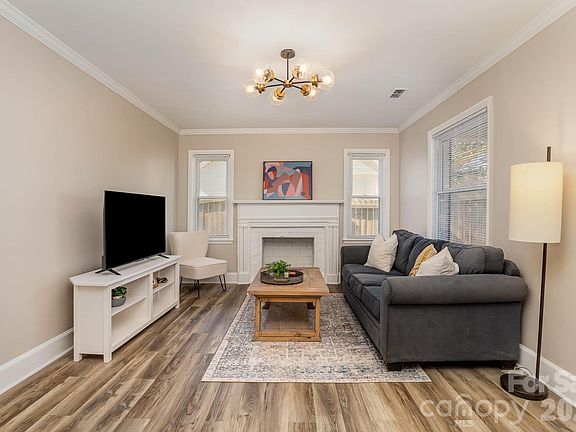 3rd image of 3141 Mathis Dr