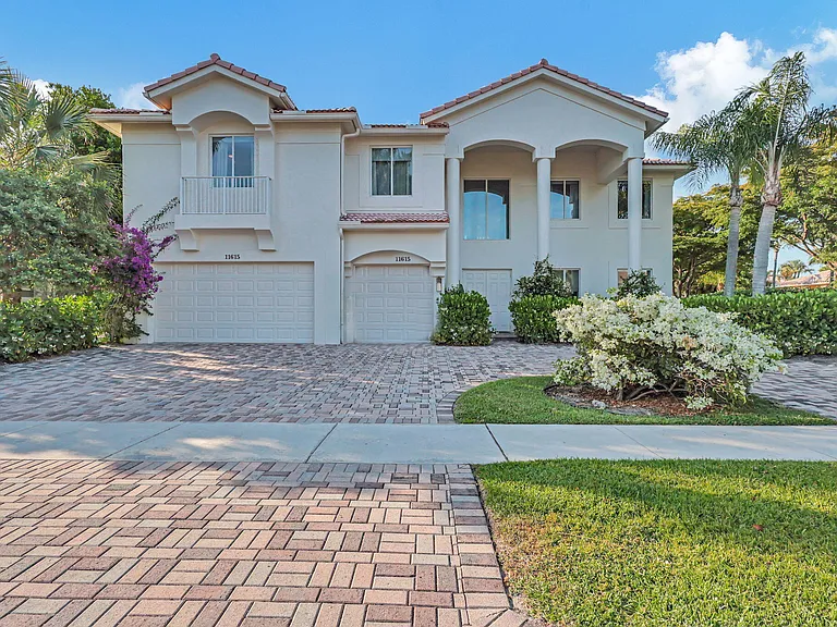 11615 Paradise Cove Ln — Photo 1